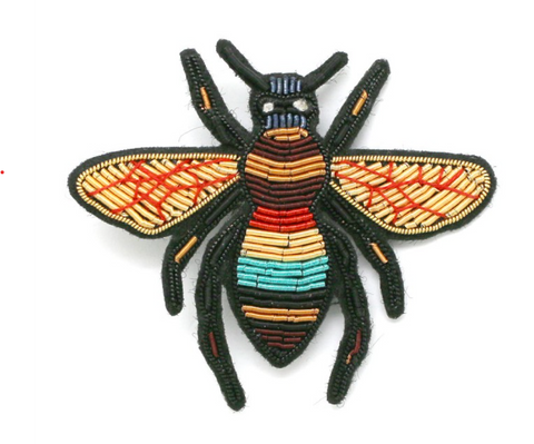 broche brodée abeille